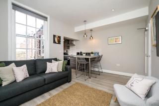 2 Apartments in 1 - Lennon & Attico Sleeps 11 - 6