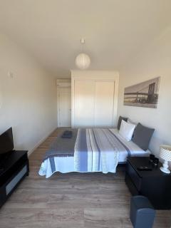Modern Big Room with Balcony in New Apartment - 3