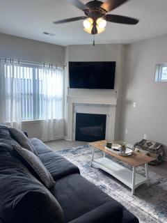 Spacious 3 bed 2 bath with King Master in Sycamore - Sycamore - 8