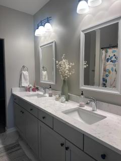 Spacious 3 bed 2 bath with King Master in Sycamore - 3