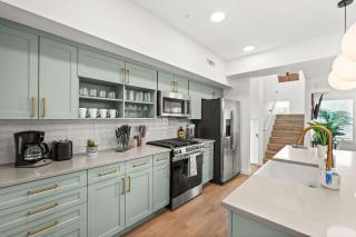 SLC Townhome King BD 2 Car Garage - 3