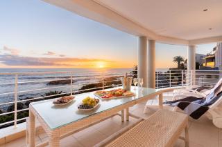 Sunset Azure Apt - Panoramic Views 2 min to beach - 2