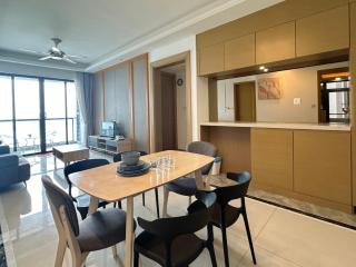 R&F Summer Suite 2B2B Walking to CIQ - 4