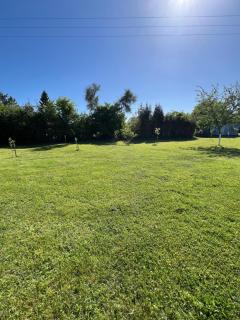 Venez respirer l'air de la Campagne a 70 km de de l'Océan, Villers sur Mers , Deauville ..... Maison de 100 m² ,sur une parcelle de 2000 m² 3 chambres toutes refaites , 2 salles d'eau , 2 toilettes , cuisine équipées . tous refait a neuf - - 6