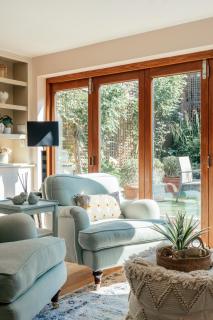 Beautiful Ground Floor Apartment Plus Private Garden - 4