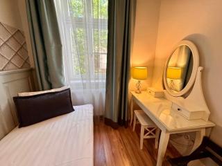 Luxury at Old City Wall Budapest - 1