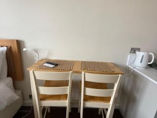 Pass the Keys Modern Elegant Studio 20 Minutes to Central London - 8