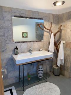 Quiet and Spacious Luxury Apartment with Splendid View between Carmel and Downtown - Haifa - 9