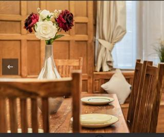 Traditional English Victorian Apartment - London - 2