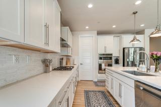 Patio and Outdoor Kitchen Manteca Family Home - Manteca - 3