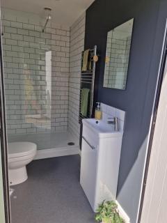 Cranfield Retreat & Glamping - 4