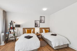 Gelbe Koffer - Comfort Family & Business Apartment in Neunkirchen - 2 SZ - Self-Check-in - WLAN 250 Mbit - Parkplatz - Balkon - Badewanne - bis zu 5 Pers - 1