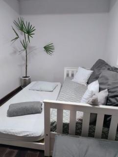 Casa em rua de comércio em Ctba - Curitiba - 2