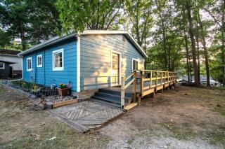 The Little Blue Cottage at School Section Lake - Mecosta - 5