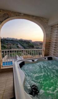 Gozo Getaway apt Jacuzzi & Views - 2