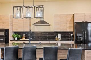 The Highlander - Luxe Hot Tub Firepit Views - 1