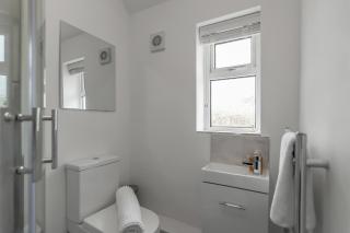 6 Br Home Sleeps 12 4 Bathrooms With Garden - Norwich - 6