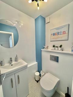 Charming Two Bedroom Apartment Near Beach, Town and Meyrick Park - Free Parking - Fast WiFi - 1