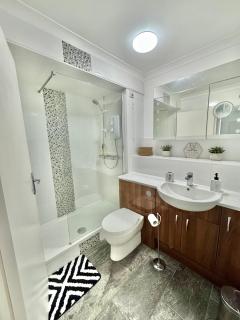 Charming Two Bedroom Apartment Near Beach, Town and Meyrick Park - Free Parking - Fast WiFi - 7