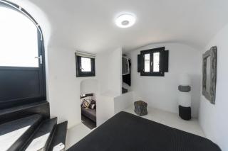 Alba Jacuzzi Suite - Emporio Santorini - 7