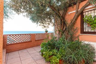 C22 Beachfront Villa - SPA BATH, POOL, PRIVATE BEACH, PARKING FREE - 1