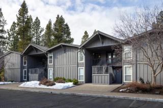 Updated Sunriver Retreat - AC in Every Room - Walk to SHARC and Village - Family and Dog Friendly - Sunriver - 5