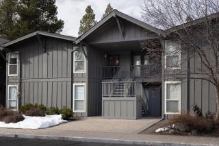Updated Sunriver Retreat - AC in Every Room - Walk to SHARC and Village - Family and Dog Friendly - Sunriver - 4