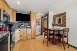 Pets OK - Perfect Couple's Retreat in Bend - Bend - 8