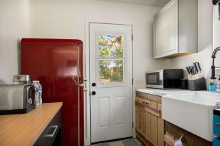 Into the Woods Bungalow - Romantic Vacation - Big Bear Lake - 7