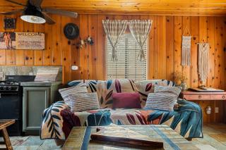 Buck Bear Cozy Cabin - A Perfect Couple's Retreat - Big Bear Lake - 8