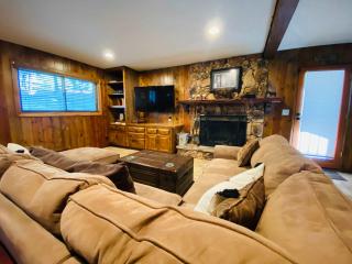 Our Secret Getaway - Two Spacious Living Areas - 2