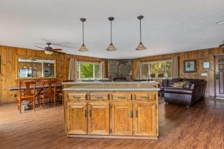 Our Secret Getaway - Two Spacious Living Areas - 1