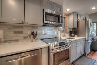 Perfect Getaway Cabin with Nearby Hike&Bike Trails - 8