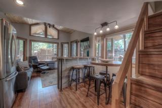 Perfect Getaway Cabin with Nearby Hike&Bike Trails - 4