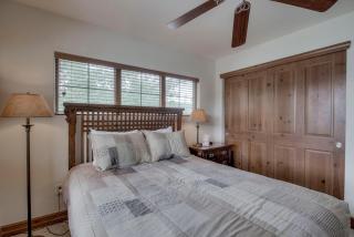 Spacious 4BR Near Trails with Shuttle to Slopes - 5