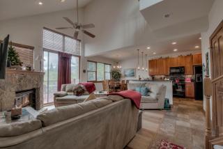 Spacious 4BR Near Trails with Shuttle to Slopes - 1
