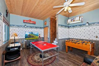 Yosemite Pines Cabin - Sleeps 8 - Big Bear Lake - 1