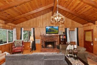 The Lazy Bear Cabin - For 6 - Crestline - 6