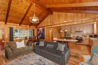 The Lazy Bear Cabin - For 6 - Crestline - 3