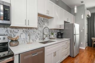 Findlay Market, King Bed, 30-Night Minimum Stay - Cincinnati - 1