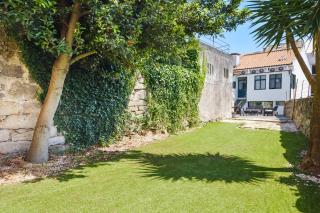 Entire House with 4 Master Suites & Backyard - Central Location - 8