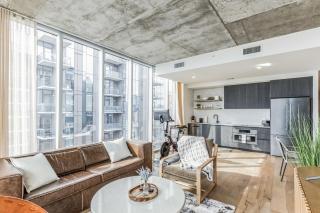 High Rise Luxury Condo with Lake & City Views - 3