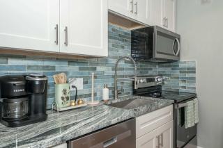Findlay Market Suite 2 - For 2 - 7