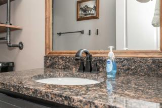 Ark Encounter 5 Min, Modern 2BR, Sleeps 4 - 1