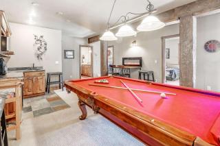 Secluded Escape for 10 Hot Tub Game Room & More - 8