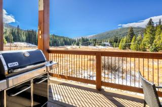 Secluded Escape for 10 Hot Tub Game Room & More - 6