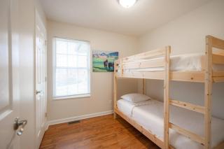 Ark Encounter 4BR, 2 Living Rooms, Sleeps 8 - 3