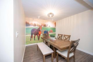Ark Encounter 4BR, 2 Living Rooms, Sleeps 8 - 9