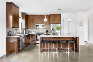 Walk to Restaurants & Entertainment on East Side - Austin - 8