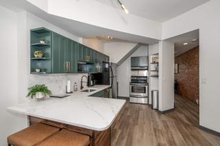Cincinnati OTR Home, 3BR and Bunks, Free Parking - Cincinnati - 2